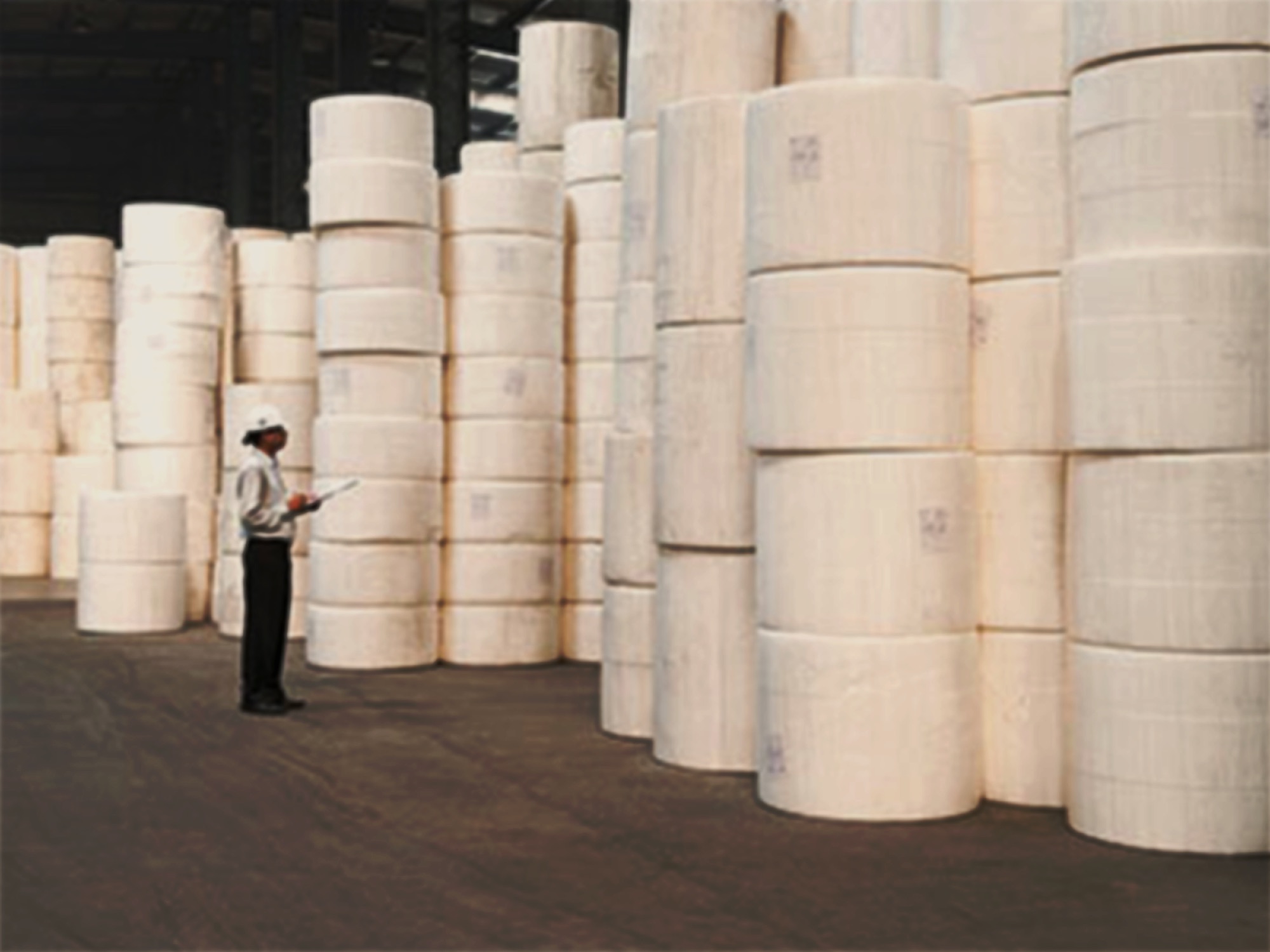 Jumbo tissue paper rolls